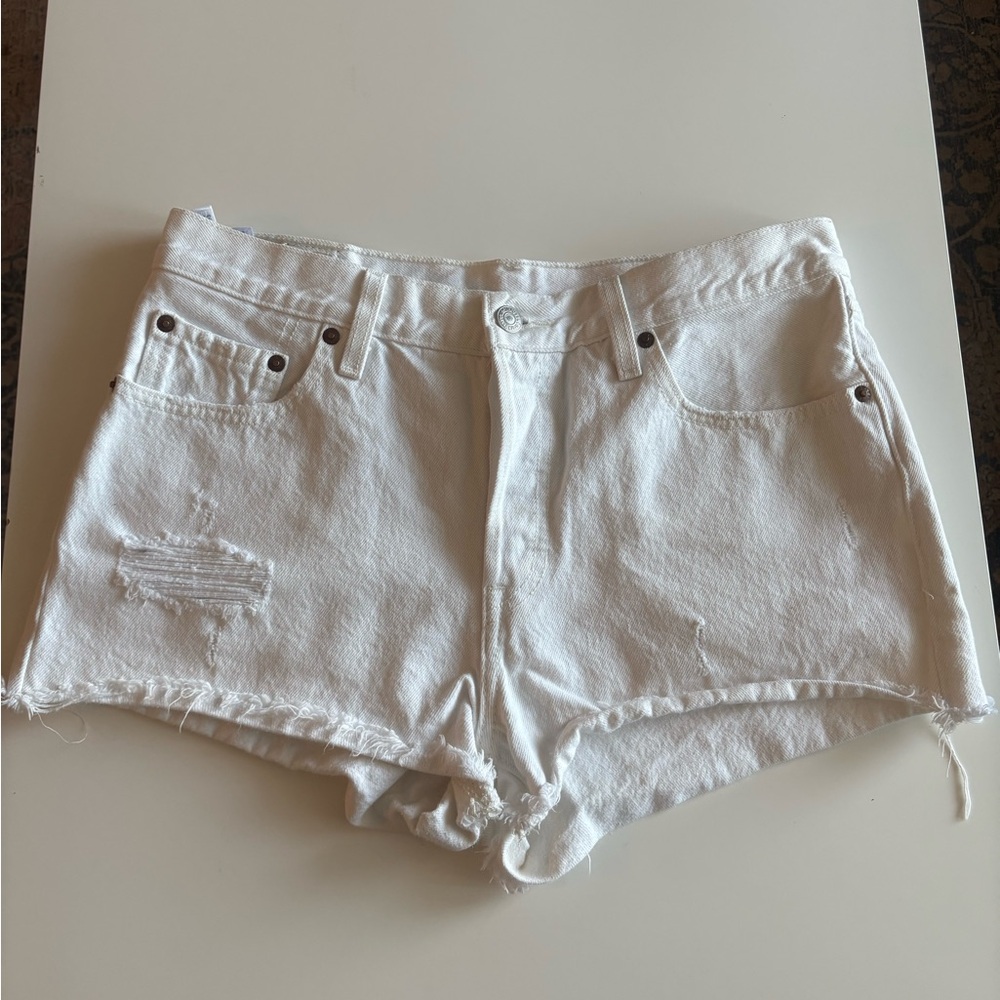 Levi’s White Denim Women Shorts